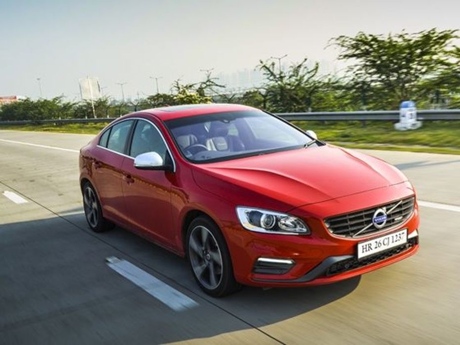 Volvo S60 R-Design front action