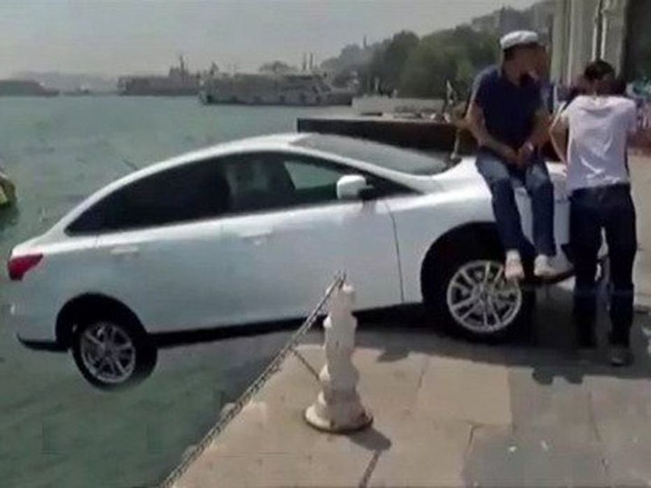 Istanbul locals save tourist car from plunging into river