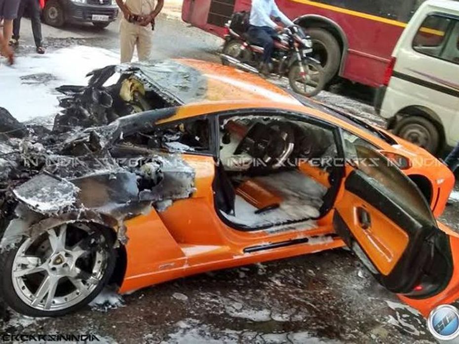Lamborghini Gallardo catches fire in Delhi