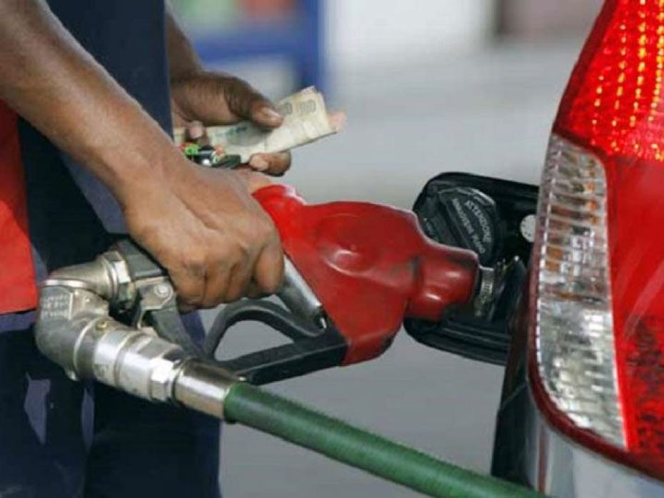 Petrol prices cut in New Delhi by Kejriwal government
