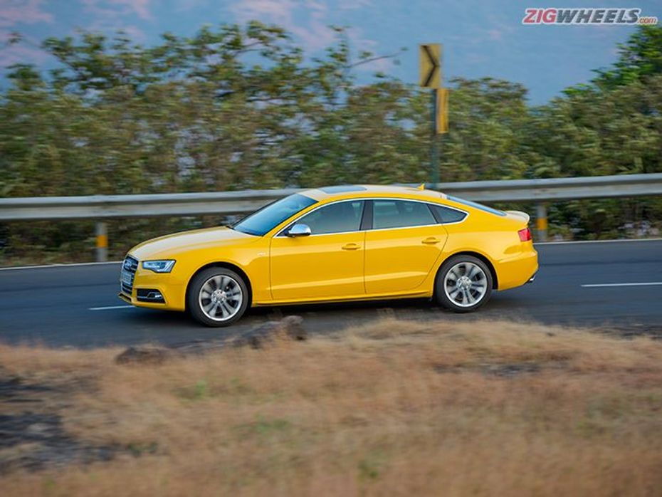 Audi S5 review panning shot