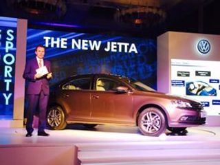 2015 Volkswagen Jetta Facelift Launched in India at Rs 13.87 lakh