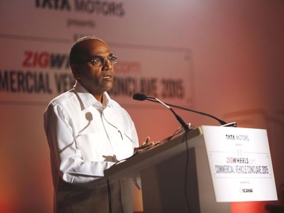 Anant Geete addresses the ET ZigWheels Commercial Vehicles Conclave 2015