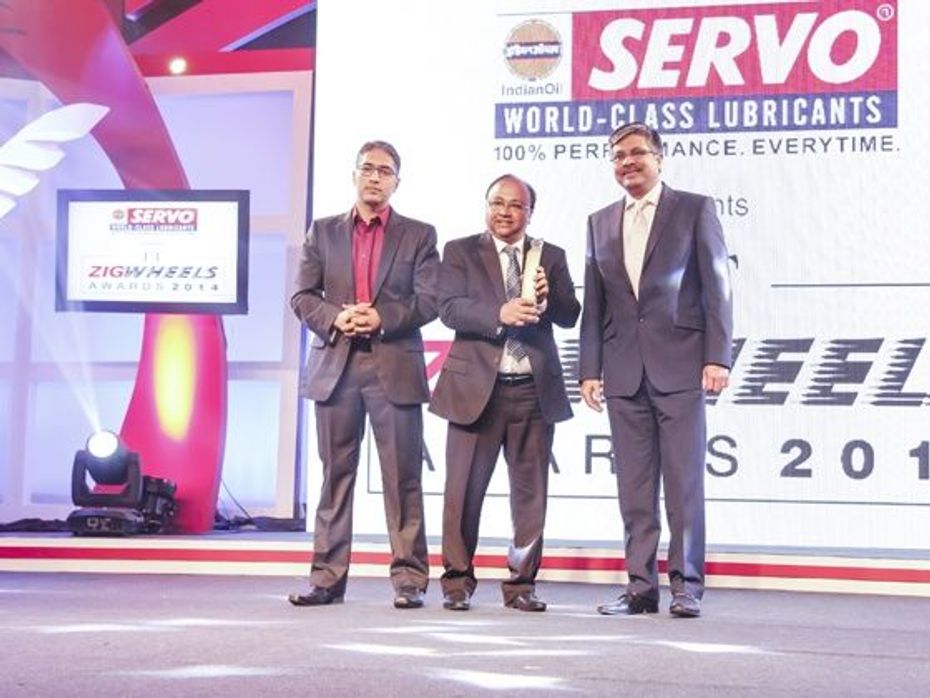 Car of the year award received by a Sarangrajan Thathapillai VP Production Hyundai India for the Hyundai Elite i20