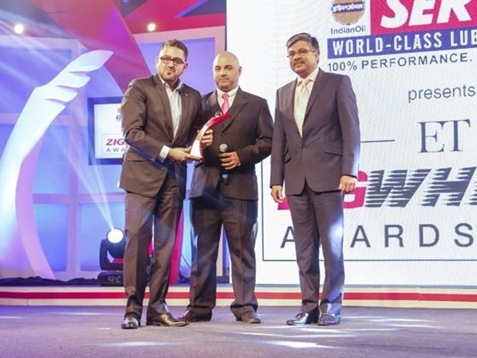 Mihir Dayal from Mini receiving the Import Car of the Year Award from Cyrus Dhabhar and Anurabh Das Sharma, President BCCL