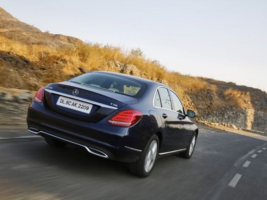 2015 Mercedes-Benz C220 Diesel Review rear tracking