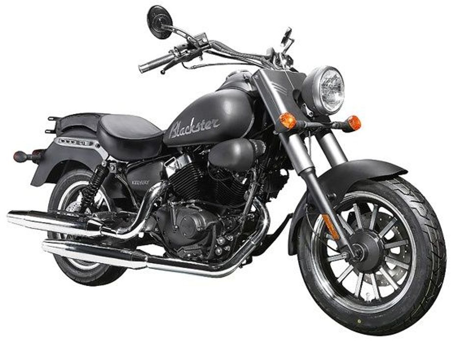 DSK Benelli Keeway Blackster carries an all black theme highlighted with chrome dual exhaust