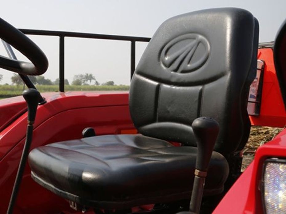 Mahindra Arjun Novo 650 DI-PS Tractor seat