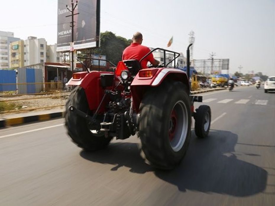 Mahindra Arjun Novo 650 DI-PS Tractor rear tracking