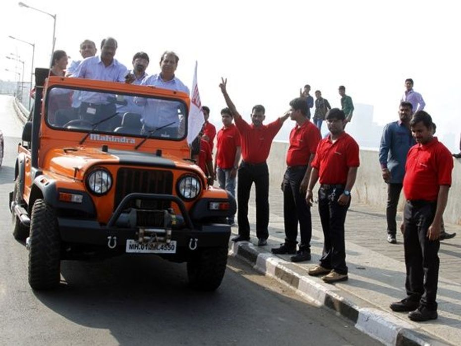 Mahindra celebrates 50 lakh vehicle production with human chain