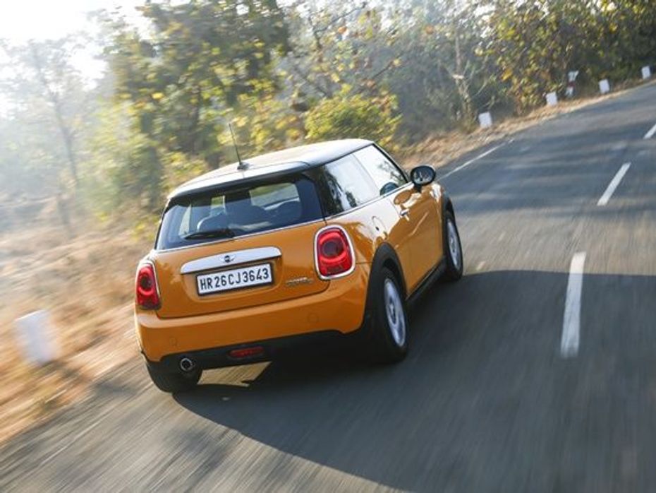 2014 Mini Cooper D Review rear tracking