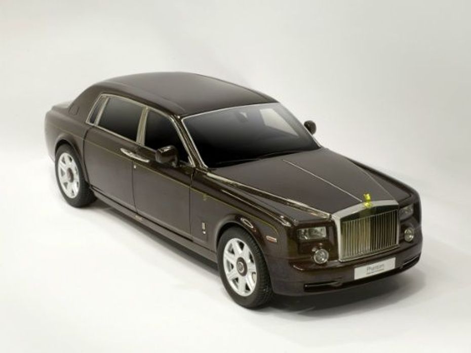 Rolls Royce Phantom Extended Wheelbase Dragon Edition Model front