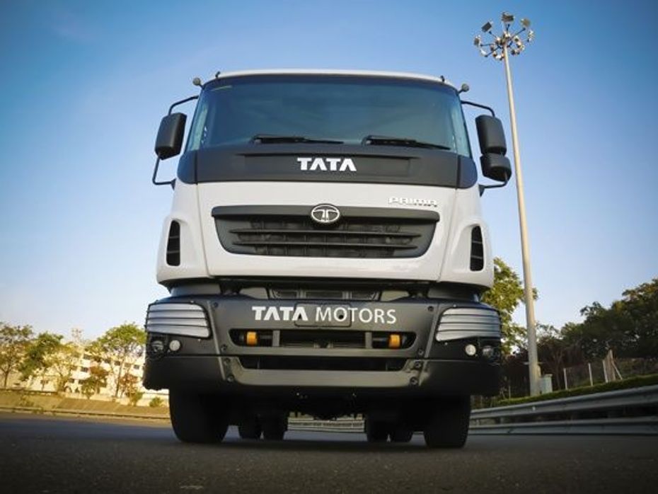 We take the 2015 Tata T1 Prima Race truck on the test track