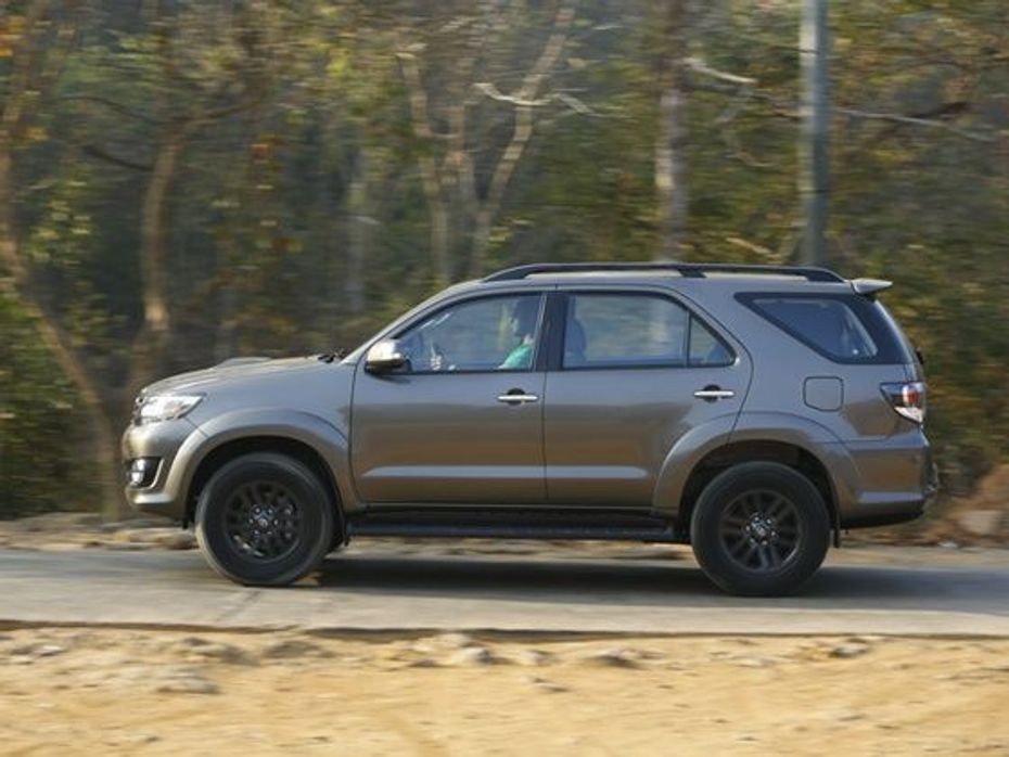 Toyota Fortuner AWD automatic review photo panning shot