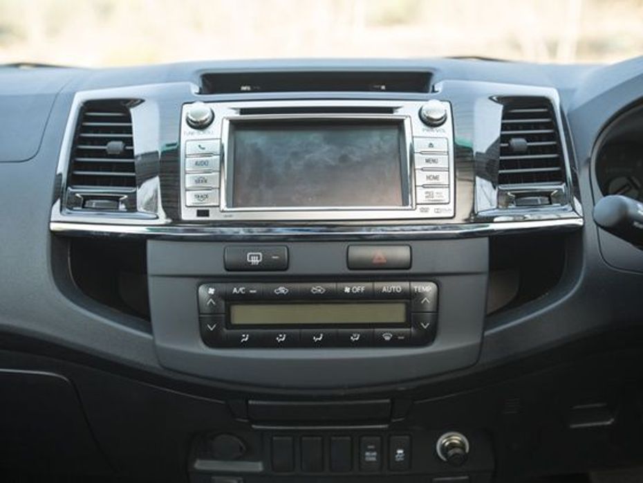 Toyota Fortuner AWD automatic review photo screen