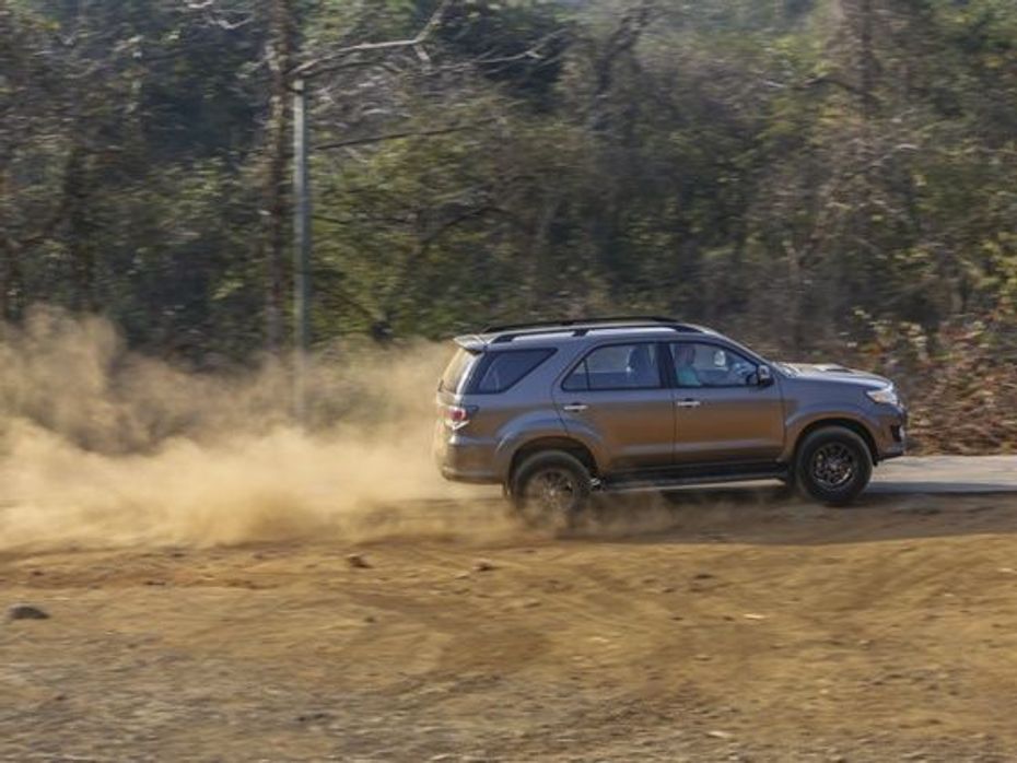 Toyota Fortuner AWD automatic review photo panning dust shot