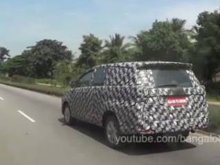 2016 Toyota Innova spied in India