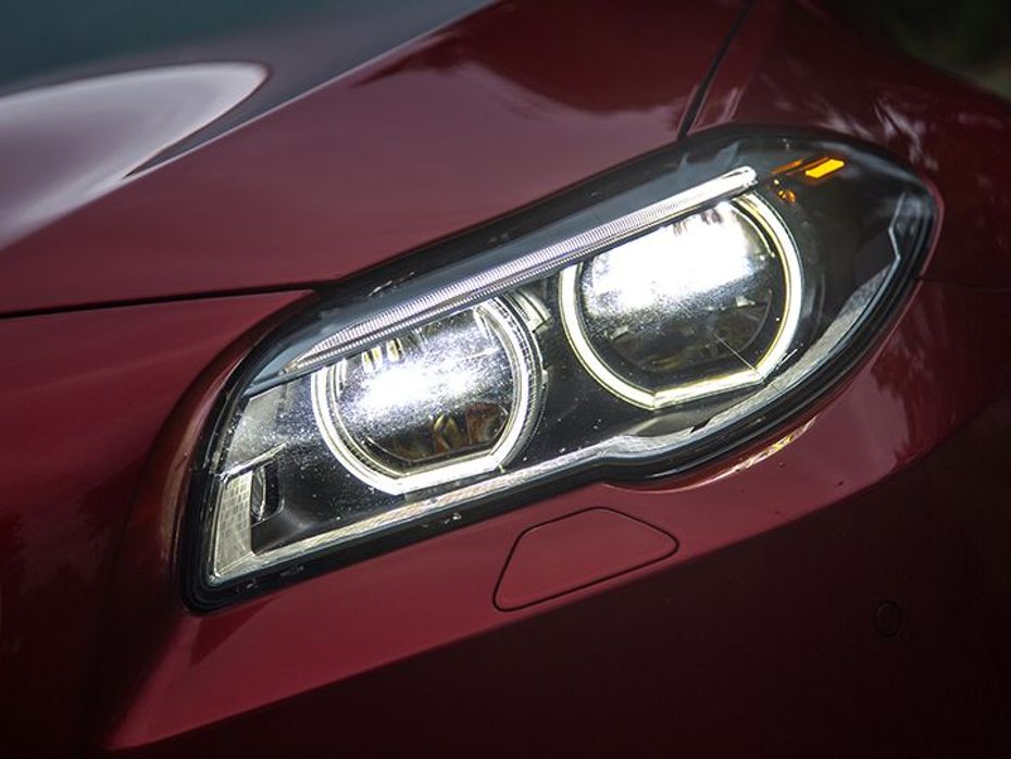 2015 BMW M5 adaptive LED headlight