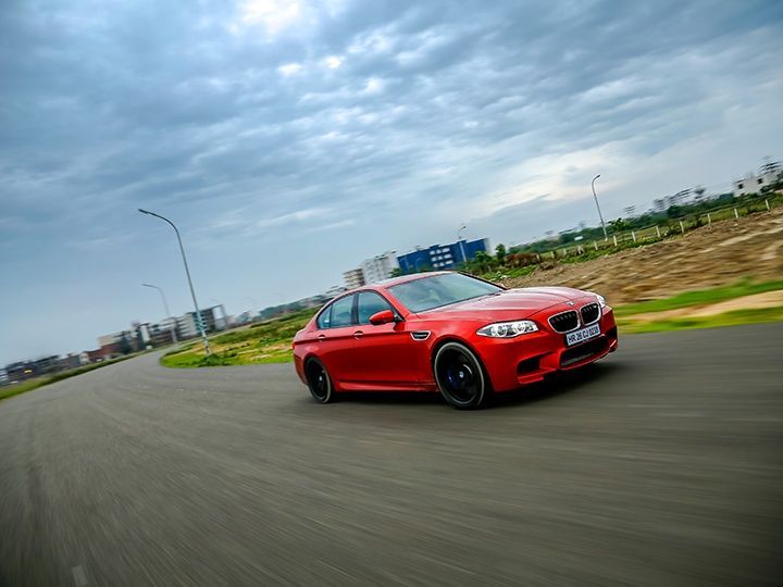 2015 BMW M5 front action