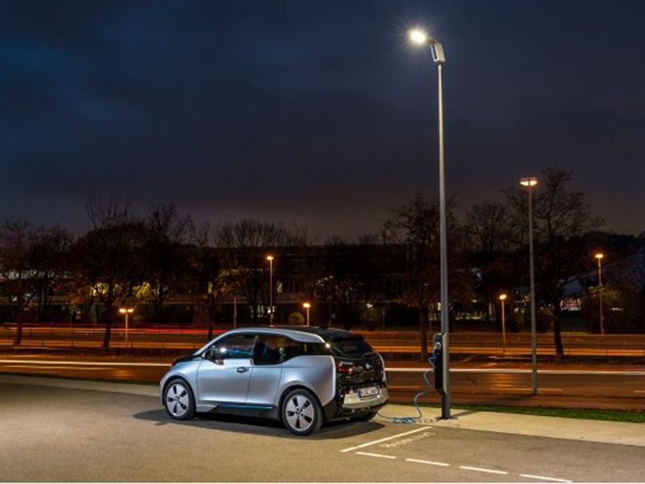 Street lights that charge electric cars