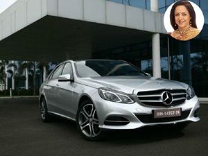 Shocking: Hema Malini injured in road accident in Jaipur; on - ZigWheels