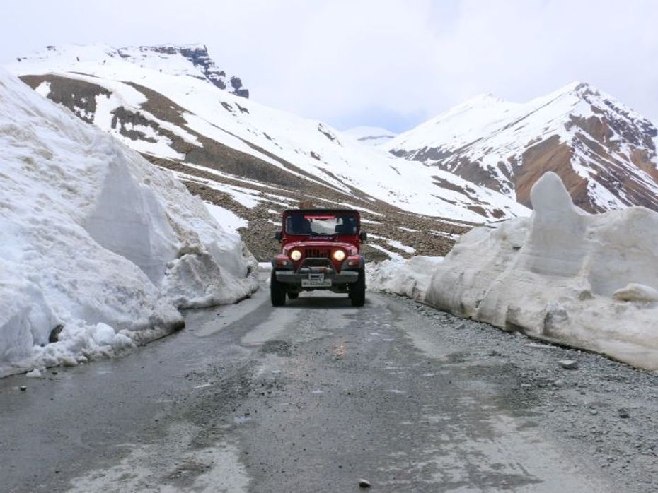 Mahindra Thar passing through snow walled roads