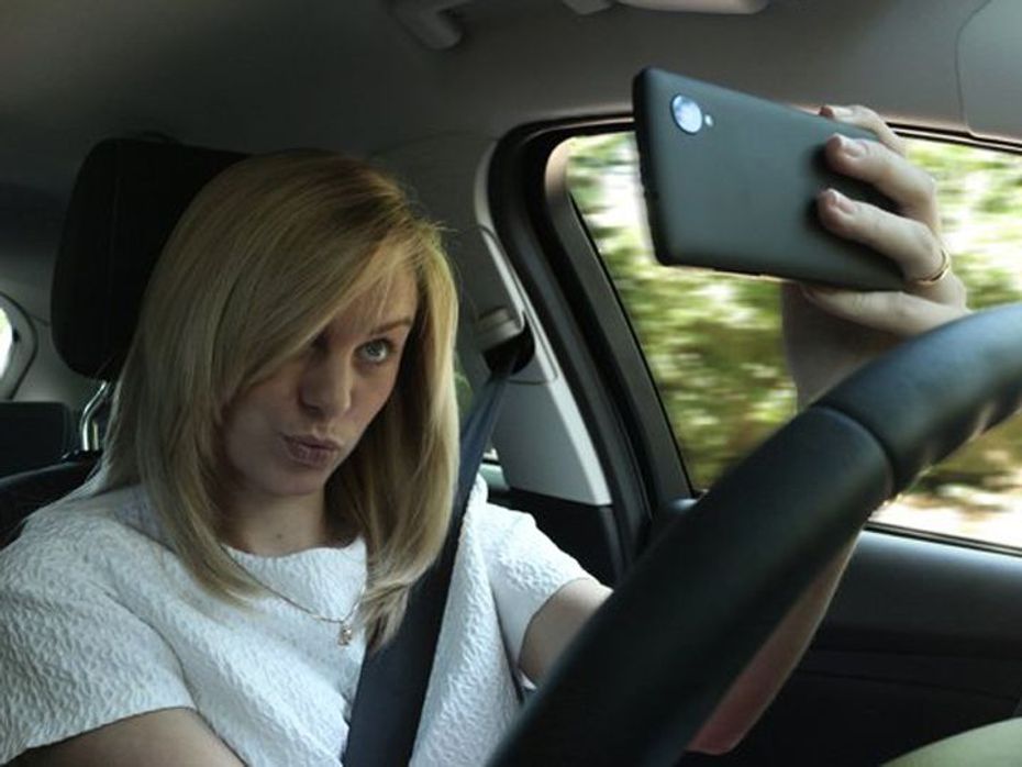 One in five drivers take selfies behind the wheel