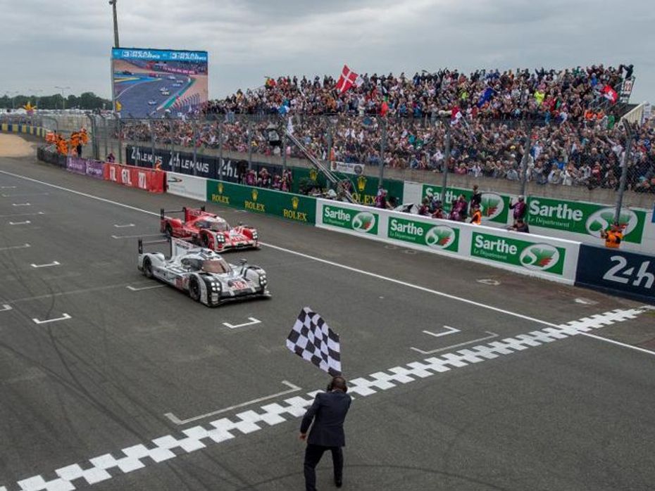 2015 24 hours of Le Mans chequered flag