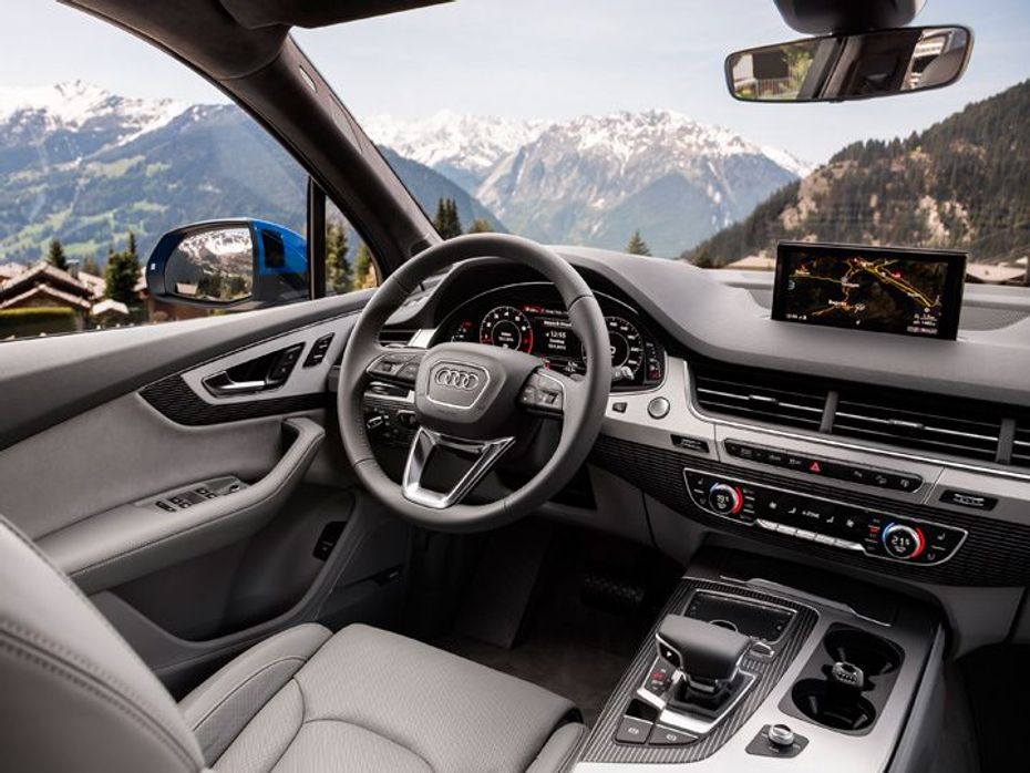 View of the cabin from the 2016 Audi Q7 driver seat