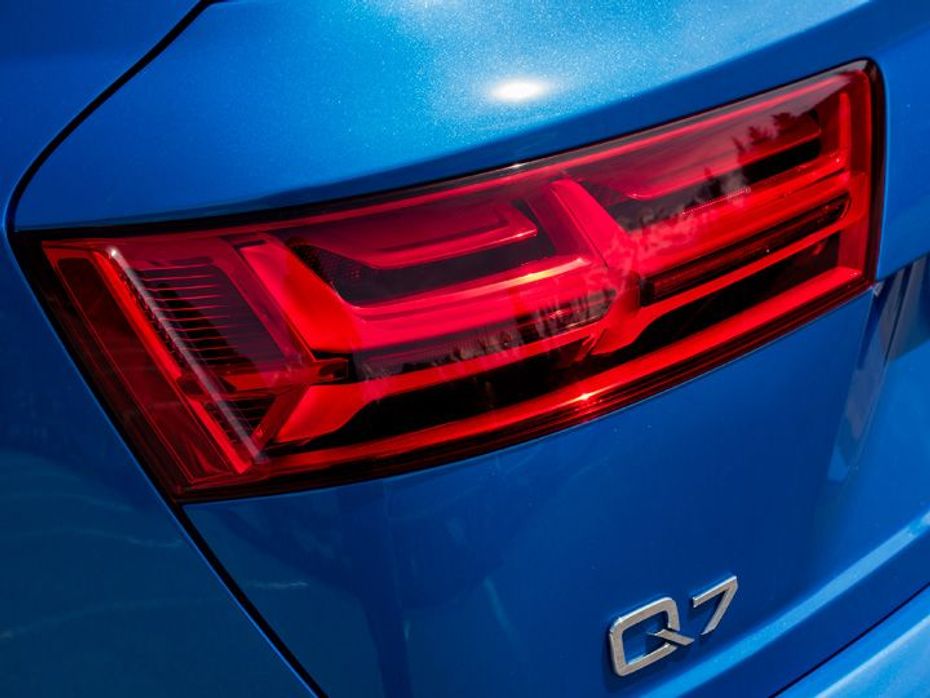 2016 Audi Q7 tail light