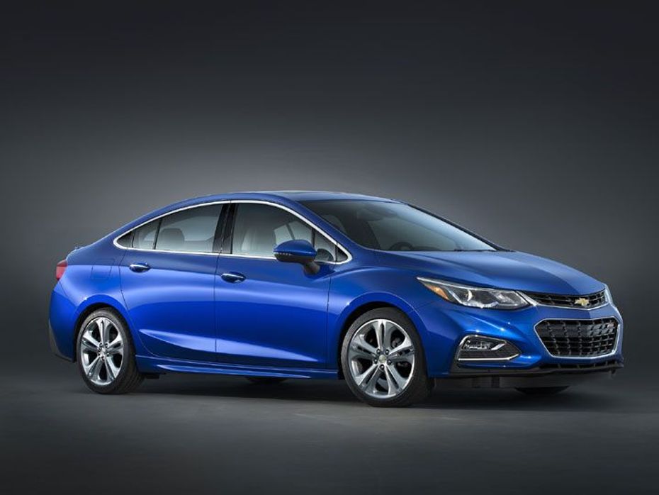 2016 Chevrolet Cruze is longer  and lighter than before