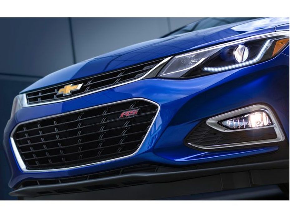 Swept back headlights with LED day time running lights on the new 2016 Chevrolet Cruze