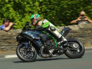 Hillier hits record 331 kmph on Kawasaki H2R at IOM TT