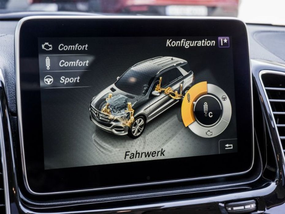 Mercedes GLE Review screen