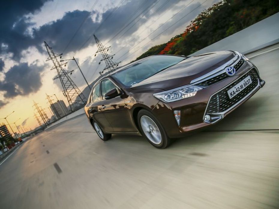 Toyota Camry Hybrid front tracking