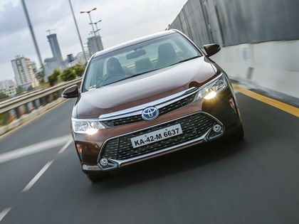 Toyota Camry Hybrid dead front tracking