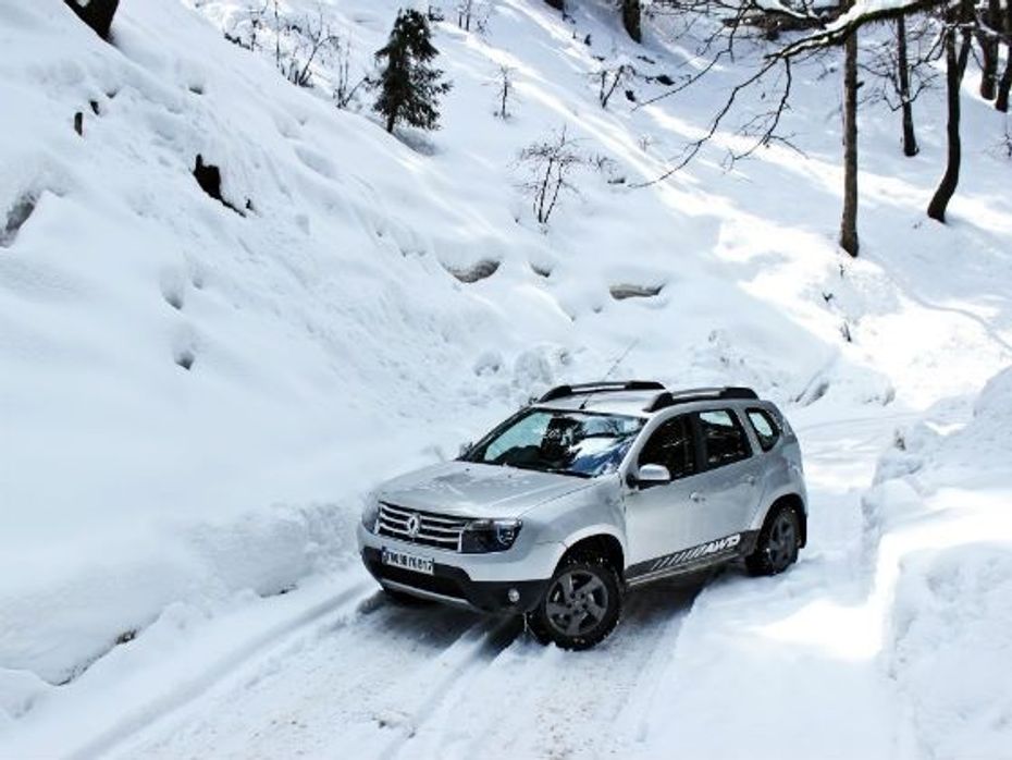 Renault Duster AWD in the Snow