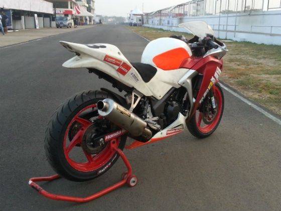 cbr 150 road race