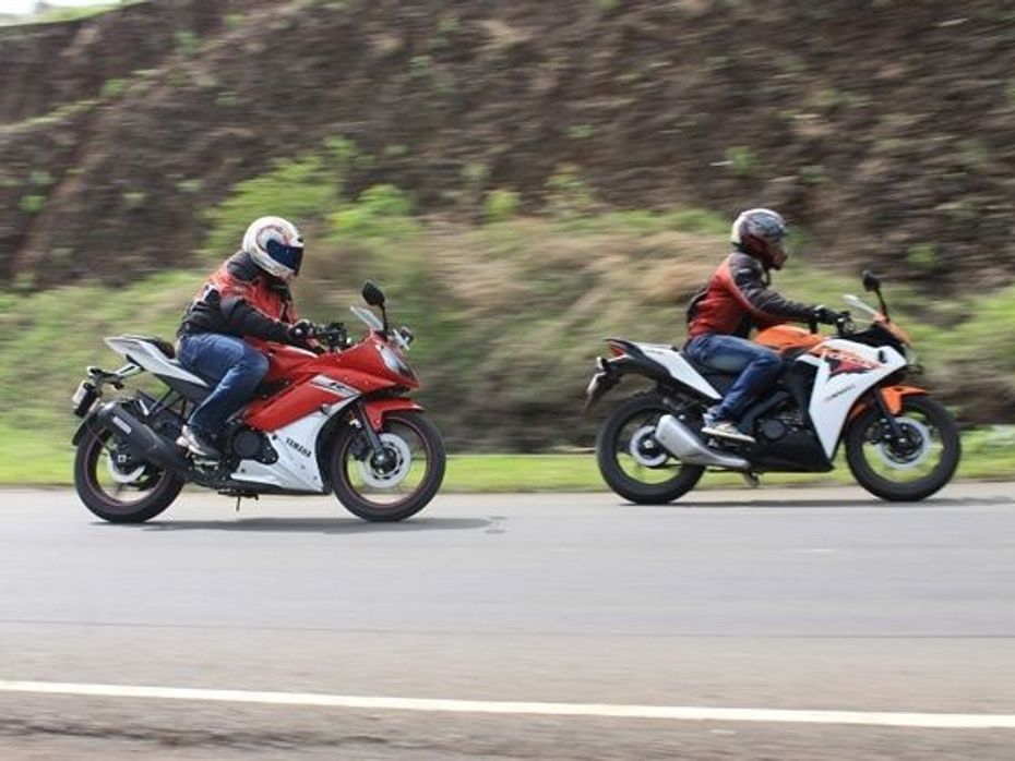Honda CBR 150R and Yamaha R15 version 2.0 action shot
