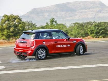 2015 MINI Cooper S First Drive Review