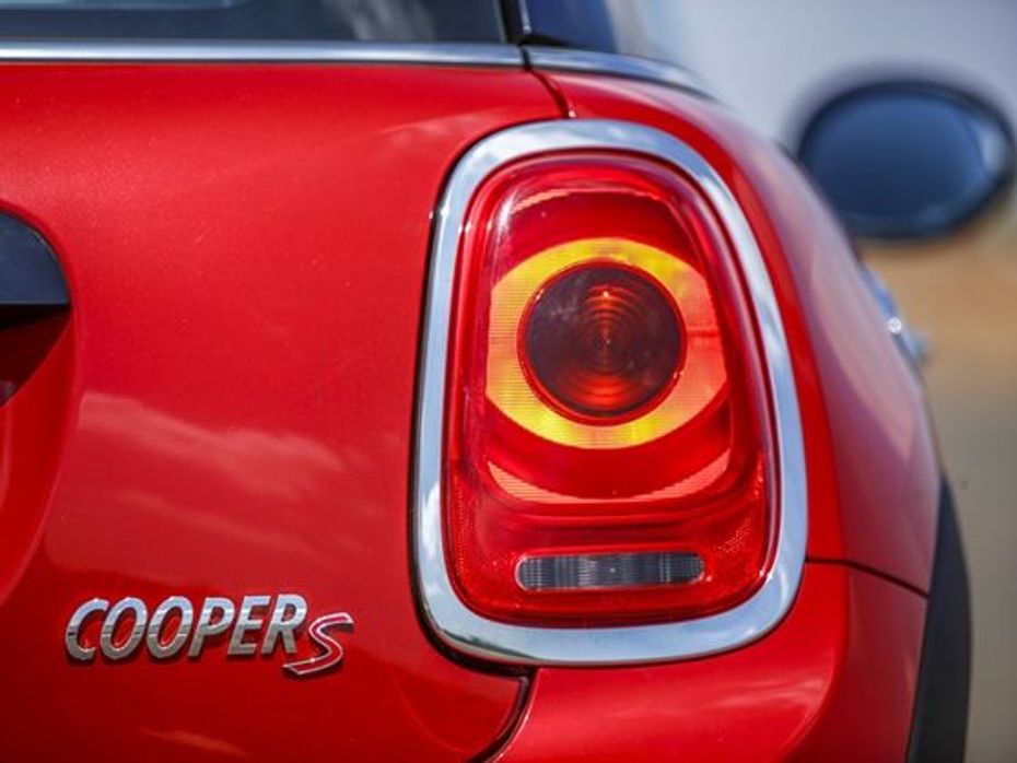 2015 Mini Cooper S 3 Door First review badge