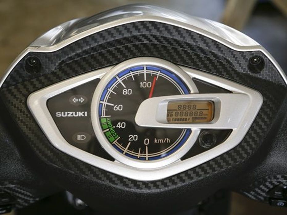 New digital instrument cluster on the 2015 Suzuki Swish 125
