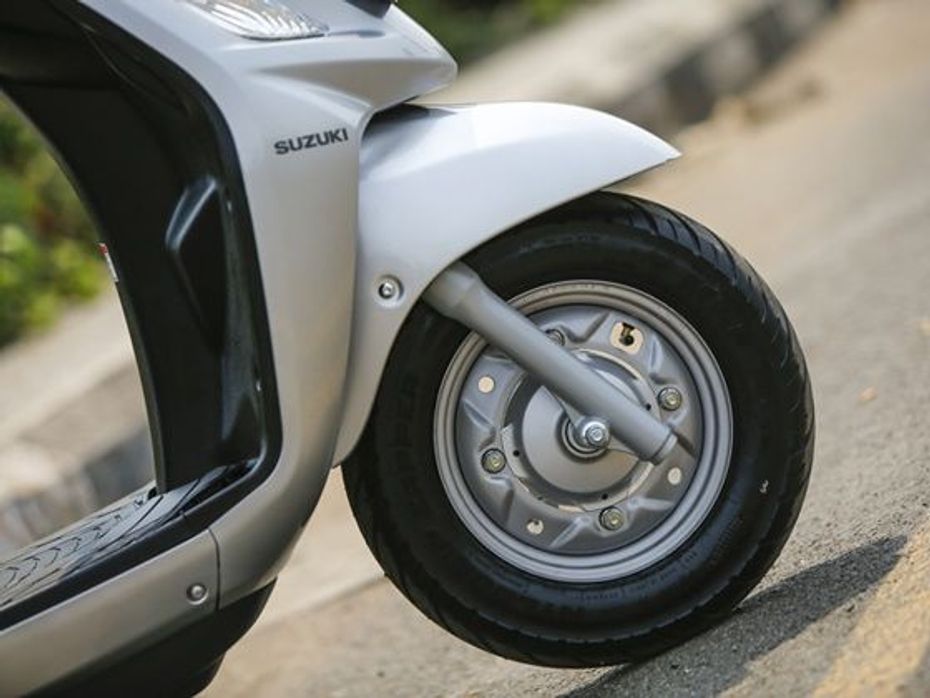 The new Suzuki Swish comes with telescopic front forks