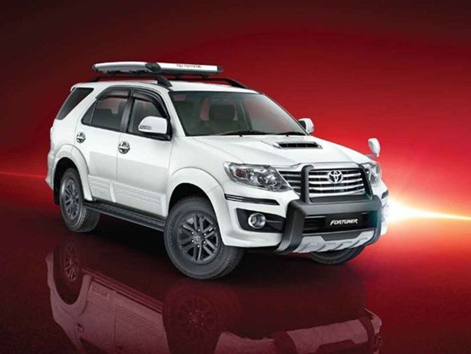 Toyota Fortuner front three quarters static shot