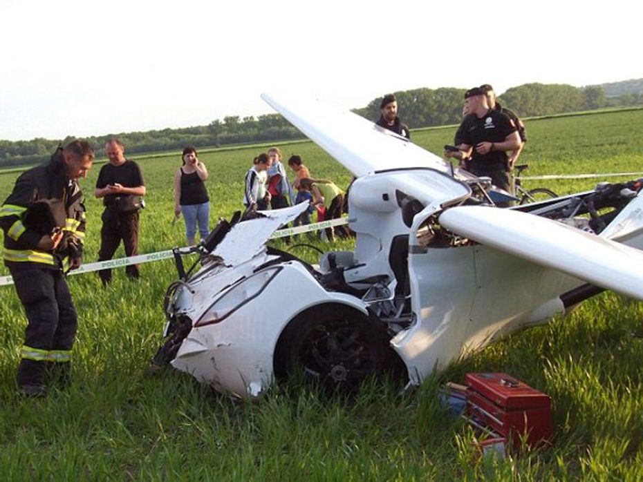Aeromobil flying car crashes during flight test
