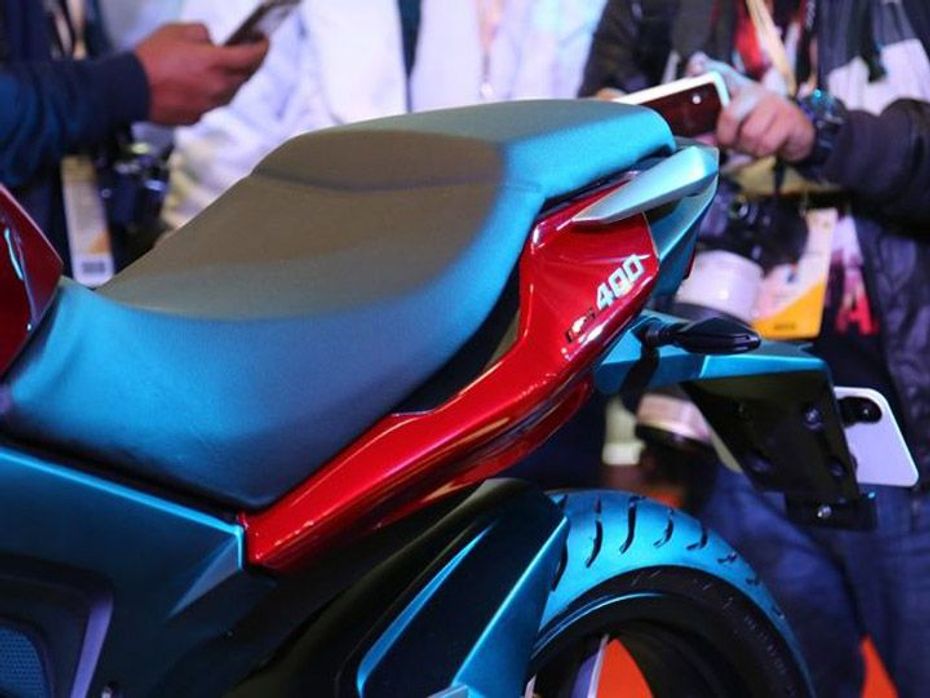 Bajaj CS400 will have a conventional single seat for comfort