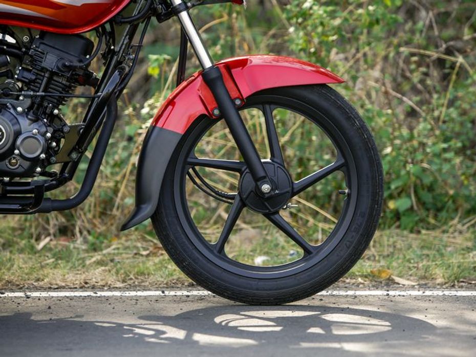2015 Bajaj Platina ES comes with black alloys, 17 inch ceat tyres and telescopic forks
