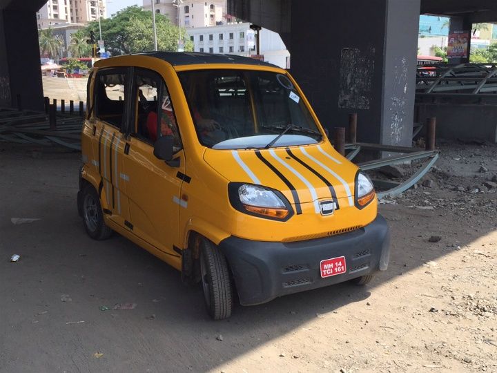 Bajaj RE60 CNG spied with minimal camouflage - ZigWheels
