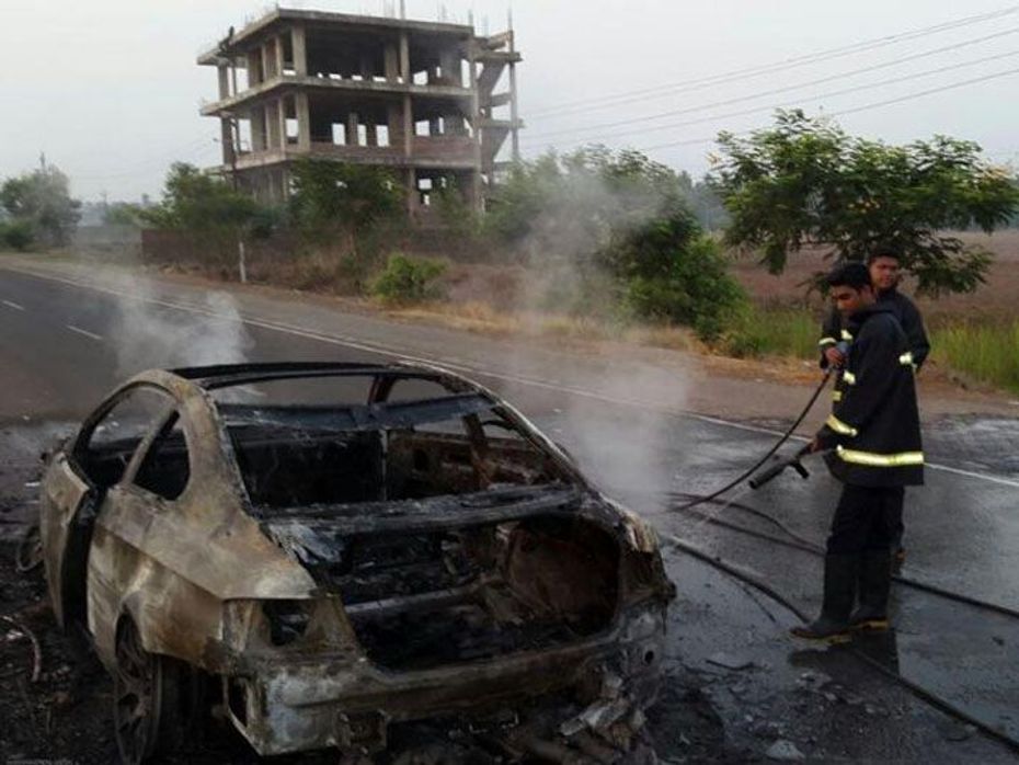 Speeding BMW M3 kills two in Mumbai