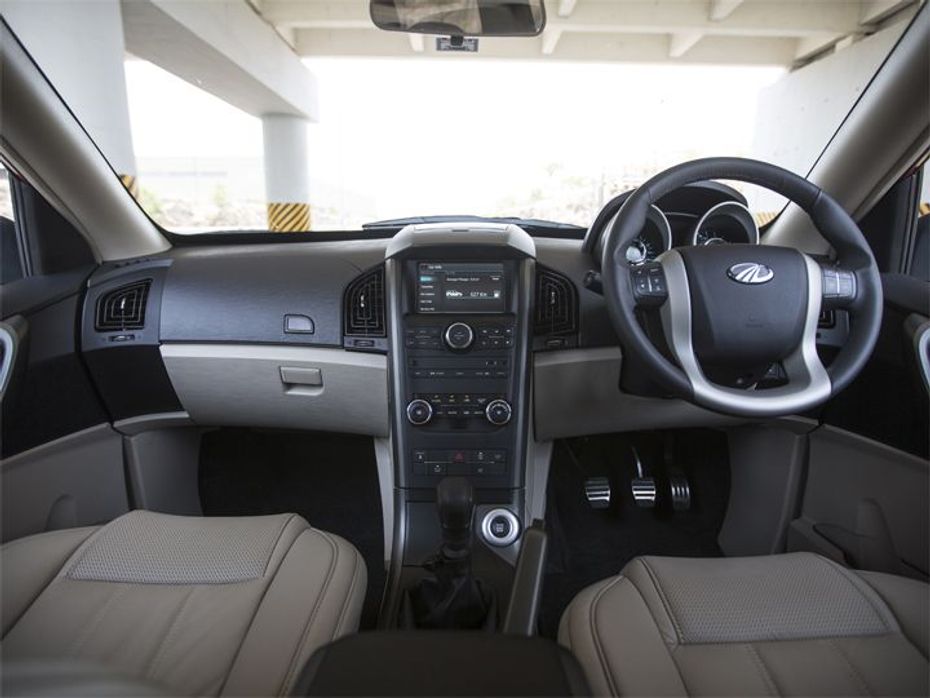 2015 Mahindra XUV500 gets classy beige and black interior and dashbaord